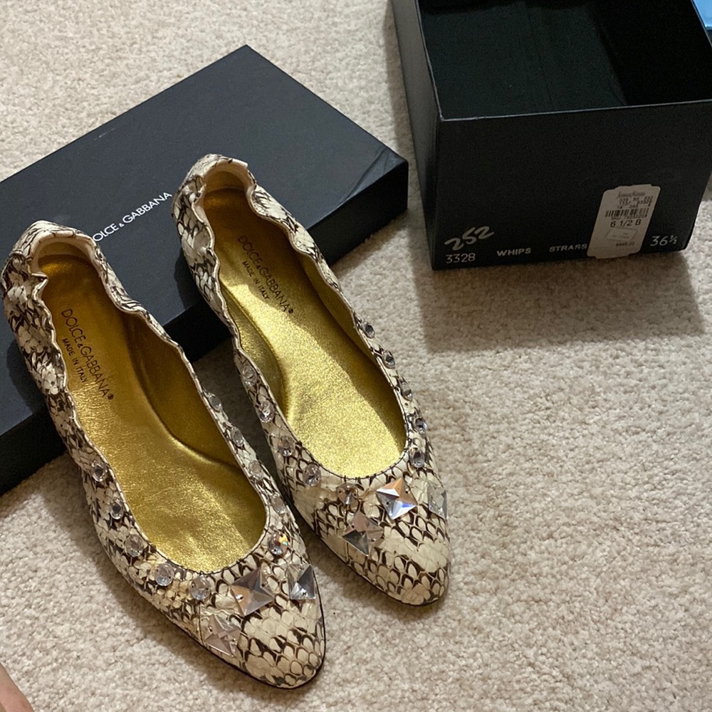 Dolce and Gabbana flats